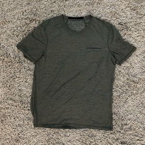 Lululemon Men’s Short Sleeve V-Neck Pocket Shirt - Size XL
